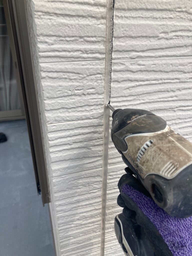 福岡県太宰府市 J様邸【住宅塗装】作業工程:コーキング工事 写真1