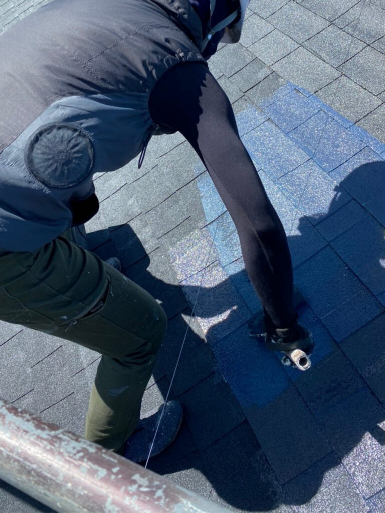 福岡県太宰府市 J様邸【住宅塗装】作業工程:屋根塗装 中塗り 写真11