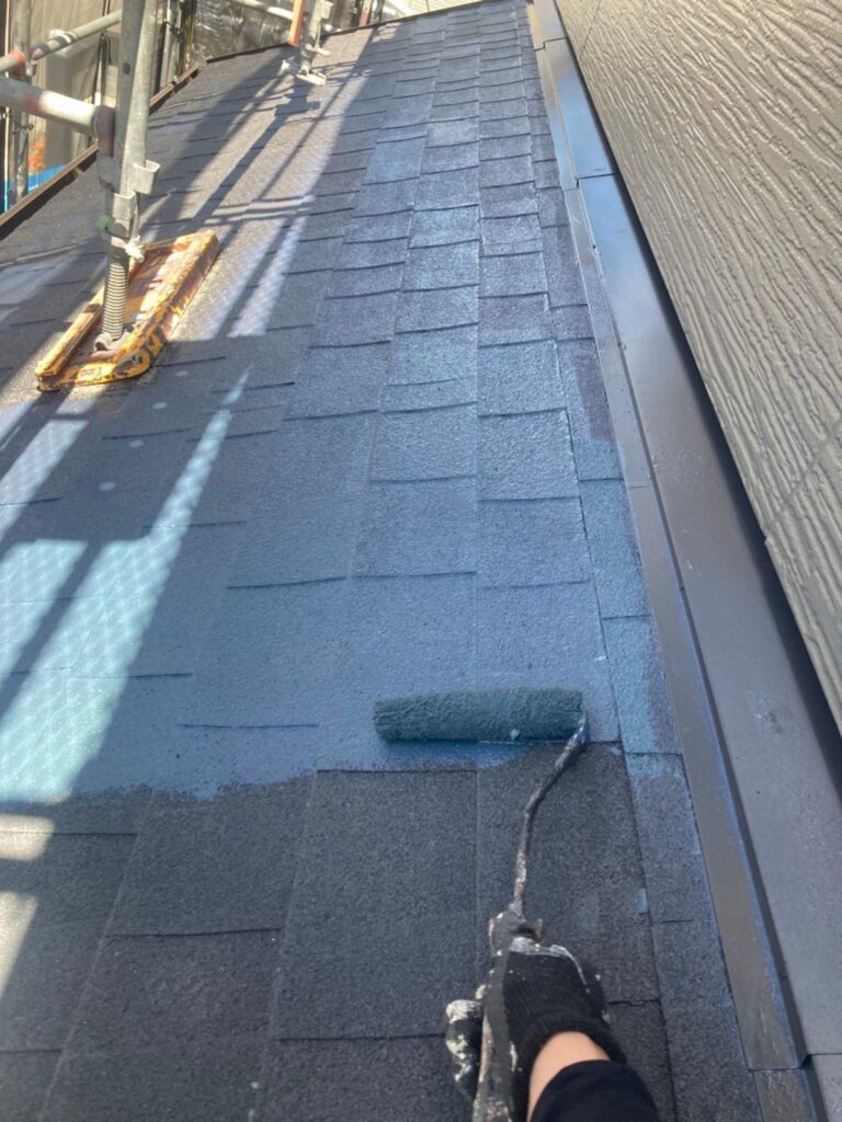 福岡県太宰府市 J様邸【住宅塗装】作業工程:屋根塗装 中塗り 写真12