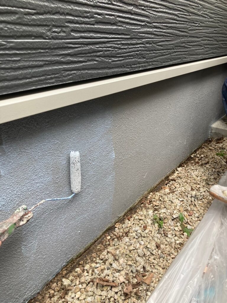 福岡県太宰府市 J様邸【住宅塗装】作業工程:基礎巾木塗装 塀塗装 写真2