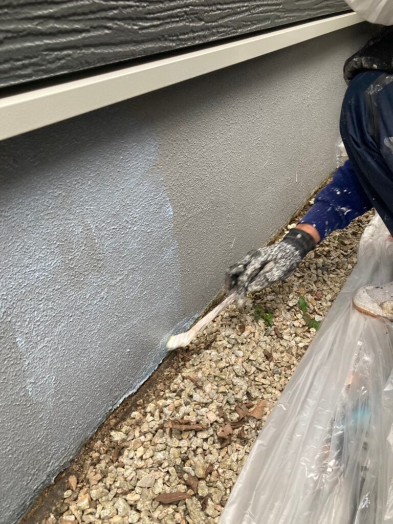 福岡県太宰府市 J様邸【住宅塗装】作業工程:基礎巾木塗装 塀塗装 写真3