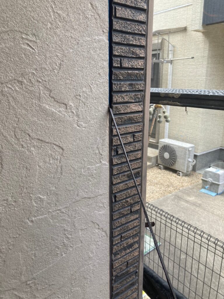 福岡県小郡市 I様邸【住宅塗装】作業工程:コーキング工事 写真3