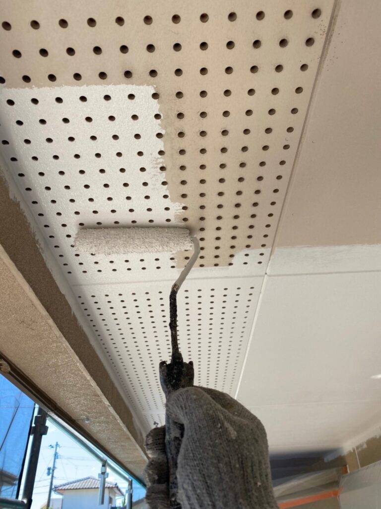 福岡県小郡市 I様邸【住宅塗装】作業工程:軒天塗装 写真2