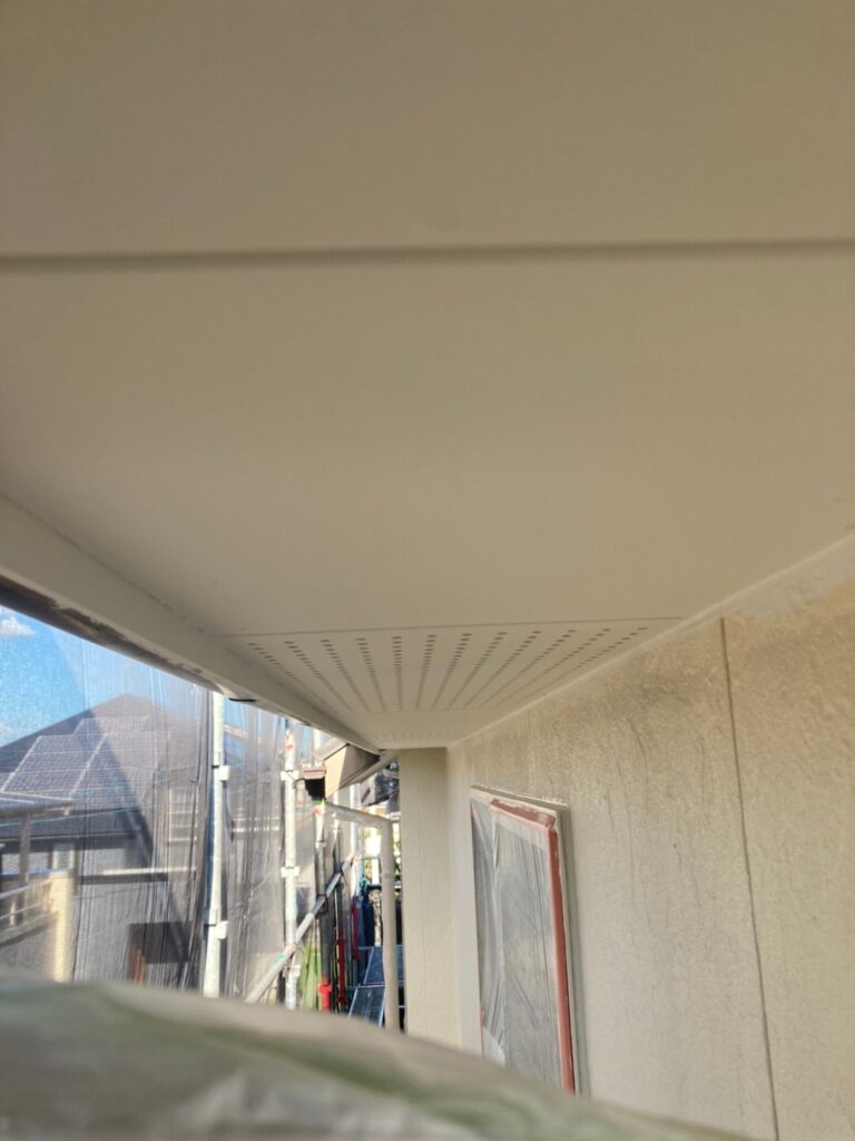 福岡県小郡市 I様邸【住宅塗装】作業工程:軒天塗装 写真3