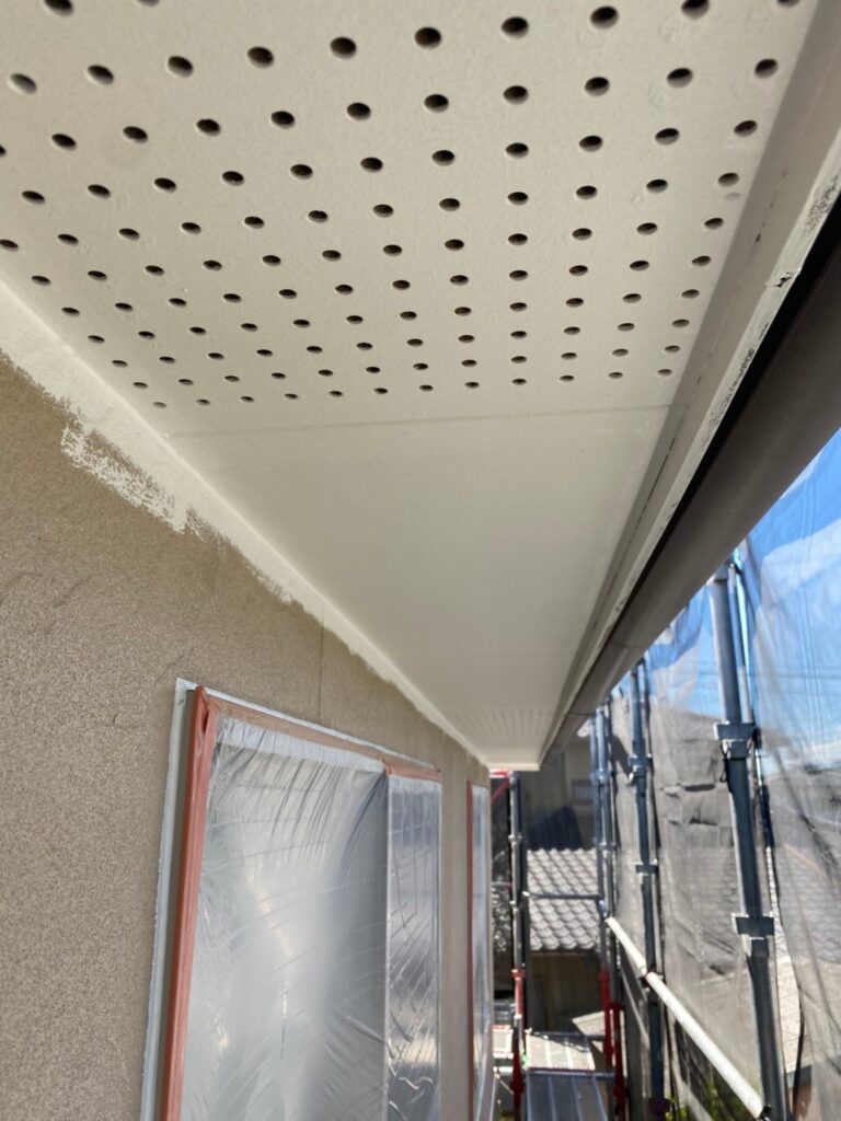 福岡県小郡市 I様邸【住宅塗装】作業工程:軒天塗装 写真4