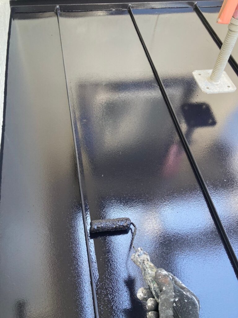 福岡県小郡市 I様邸【住宅塗装】作業工程:折板屋根塗装 写真6