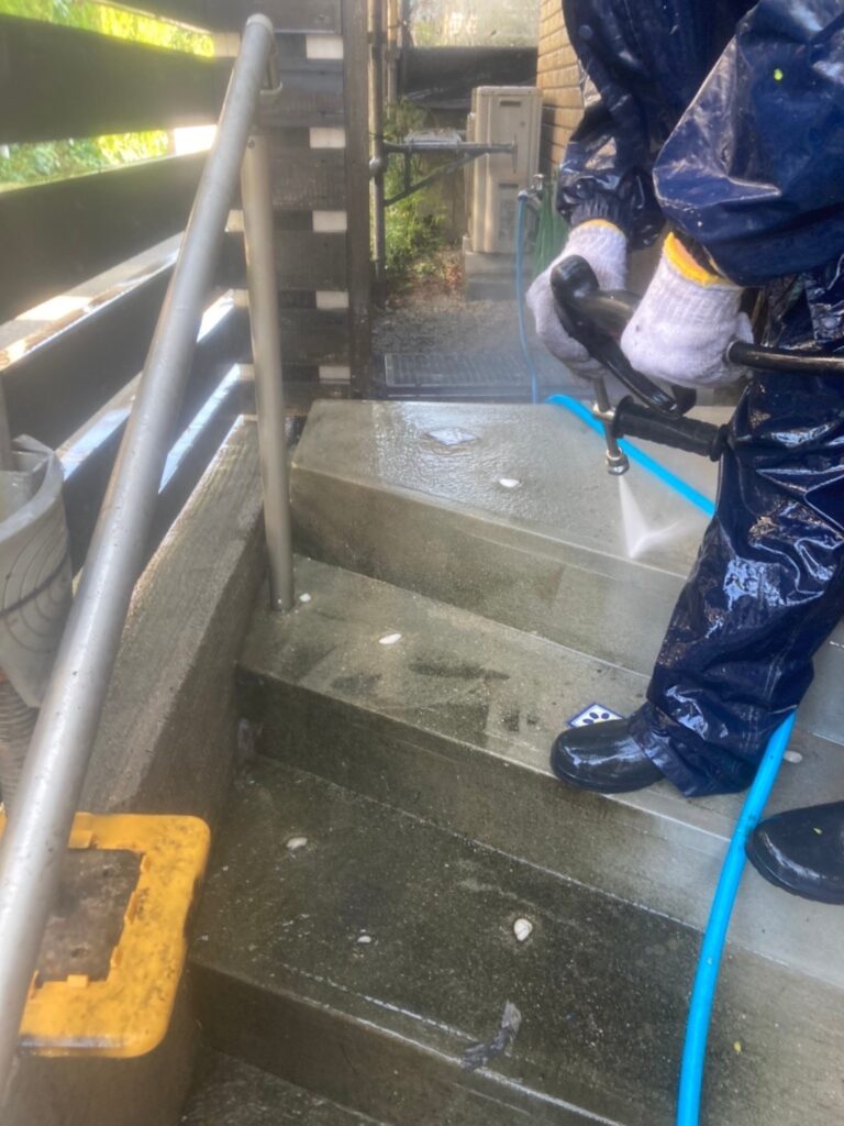 福岡県福岡市 N様邸【住宅塗装】作業工程:高圧洗浄 写真7