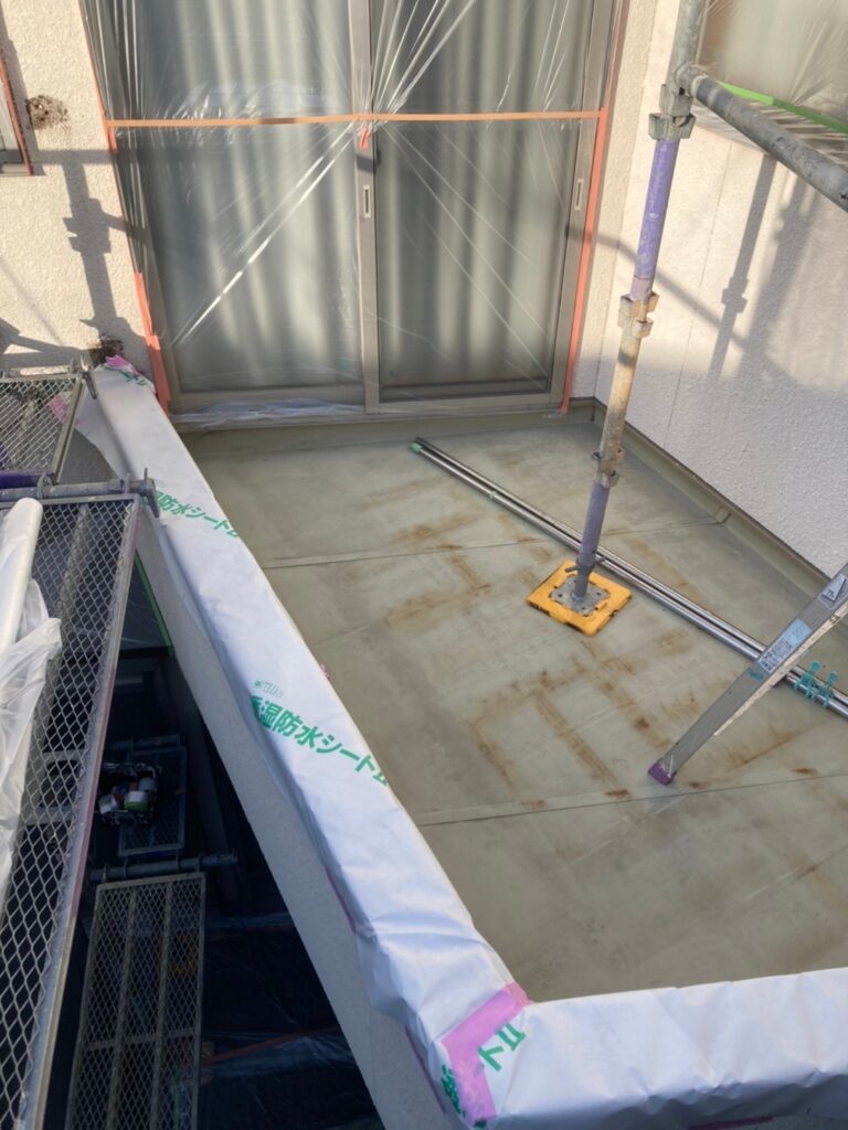 福岡県福岡市 N様邸【住宅塗装】作業工程:バルコニー木製手摺り撤去 写真3