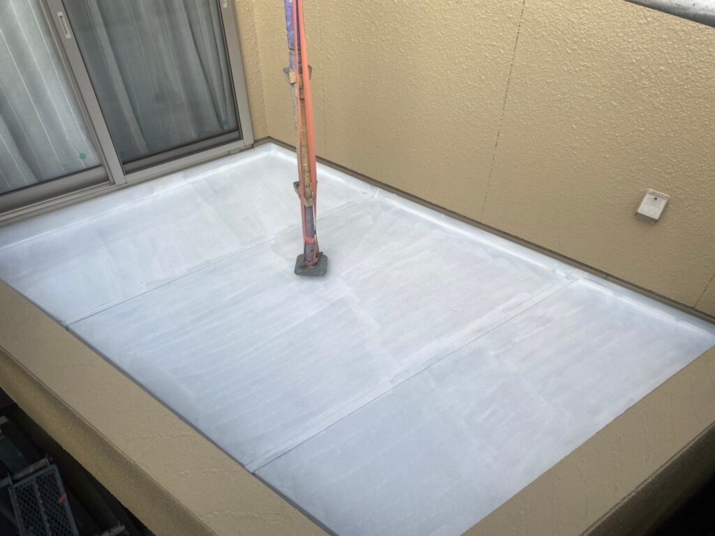 福岡県福岡市 N様邸【住宅塗装】作業工程:ベランダ防水塗装 写真3