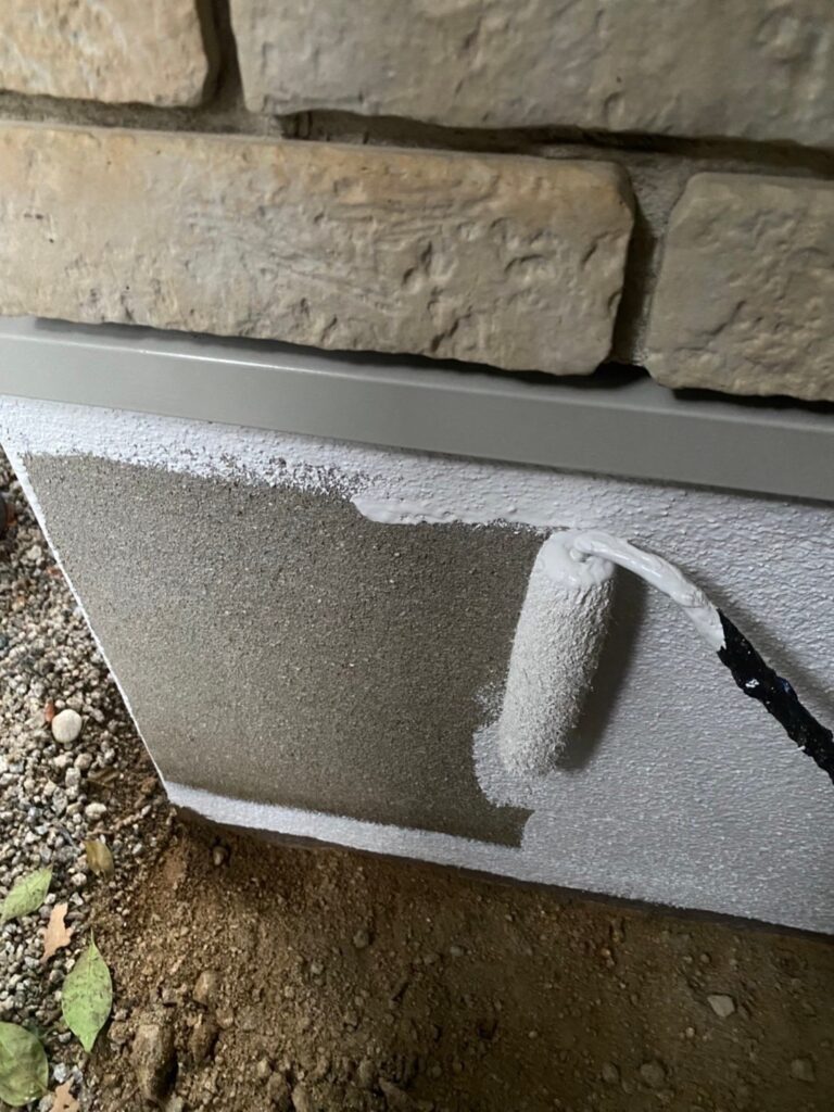 福岡県福岡市 N様邸【住宅塗装】作業工程:基礎巾木塗装 写真6