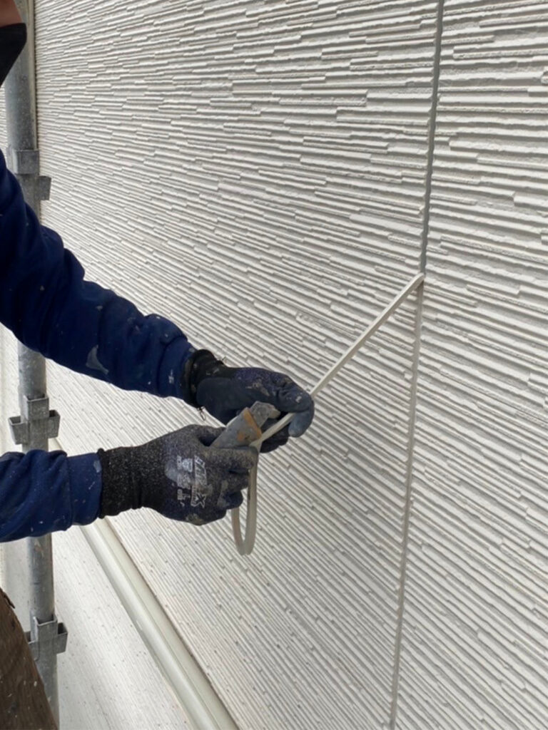 福岡県福岡市城南区 H様邸【住宅塗装】作業工程：コーキング工事 写真3