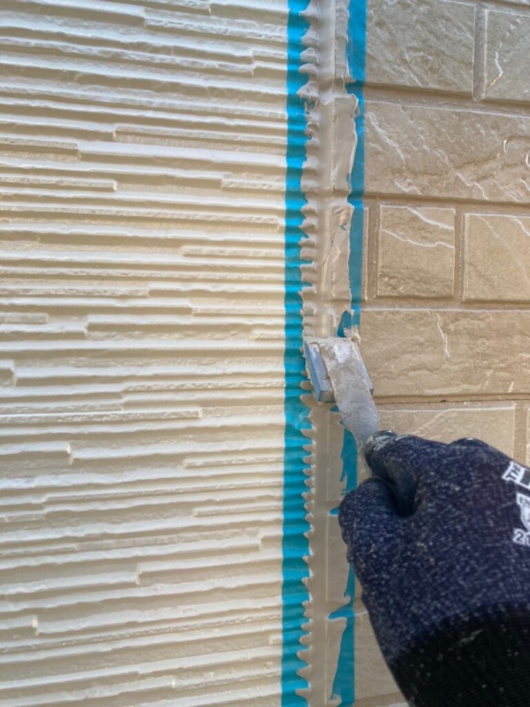 福岡県福岡市城南区 H様邸【住宅塗装】作業工程：仕上げコーキング(後打ち) 写真8