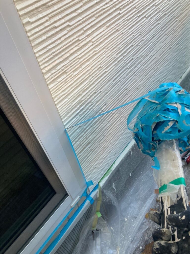 福岡県福岡市城南区 H様邸【住宅塗装】作業工程：仕上げコーキング(後打ち) 写真10