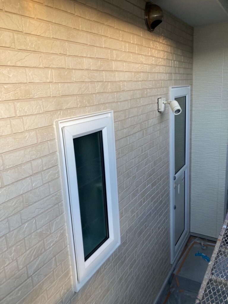 福岡県福岡市城南区 H様邸【住宅塗装】作業工程：仕上げコーキング(後打ち) 写真12