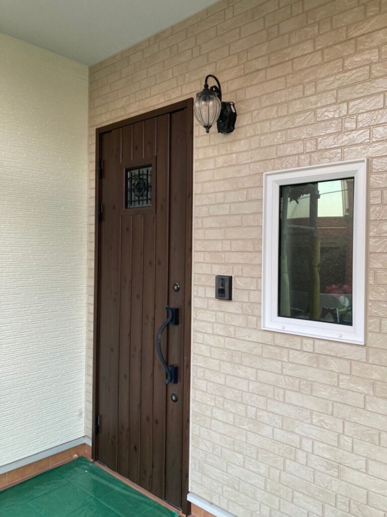 福岡県福岡市城南区 H様邸【住宅塗装】作業工程：仕上げコーキング(後打ち) 写真13