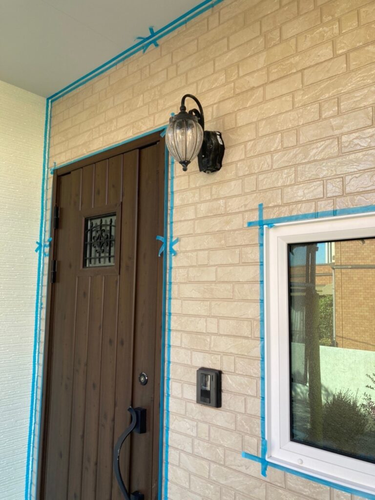 福岡県福岡市城南区 H様邸【住宅塗装】作業工程：仕上げコーキング(後打ち) 写真1