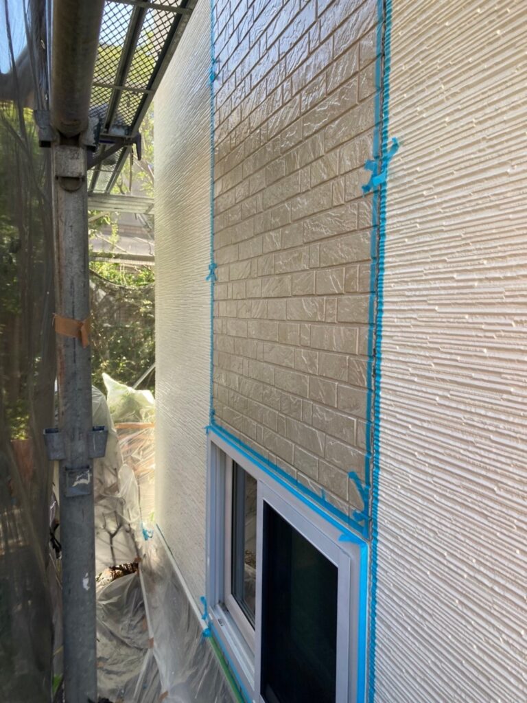 福岡県福岡市城南区 H様邸【住宅塗装】作業工程：仕上げコーキング(後打ち) 写真2