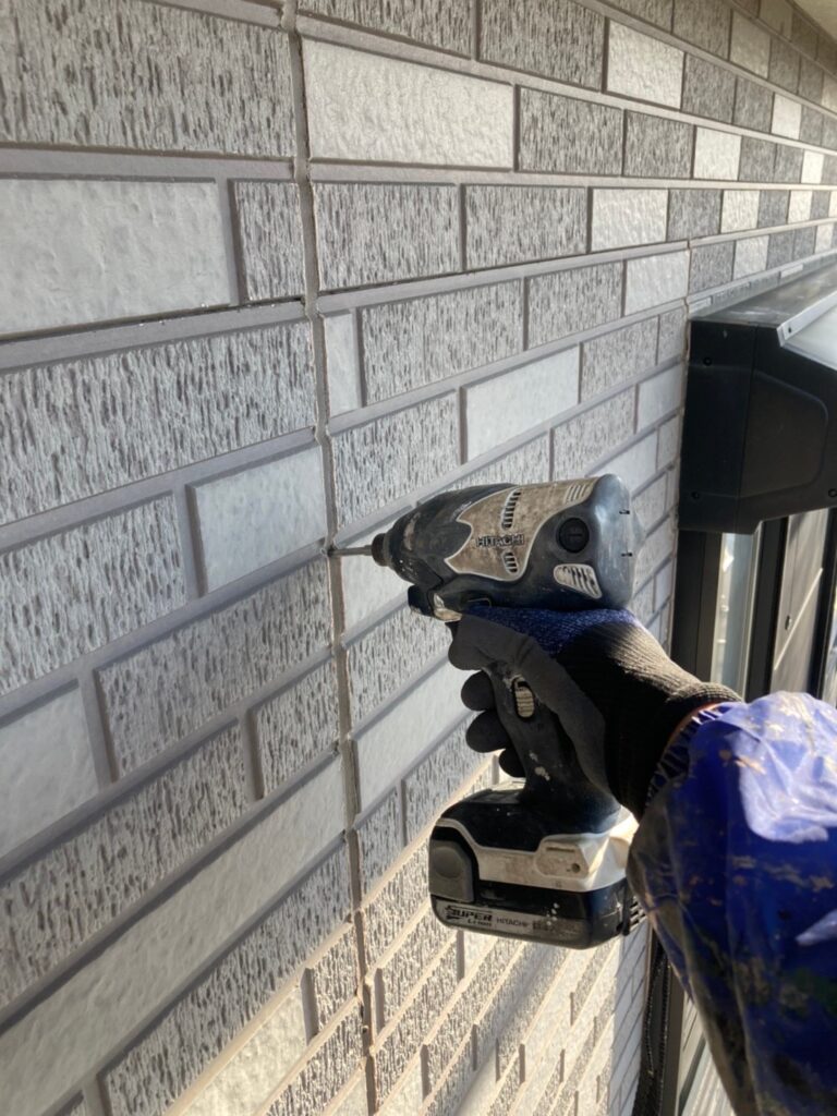 福岡県久留米市 F様邸【住宅塗装】作業工程：コーキング工事 写真1