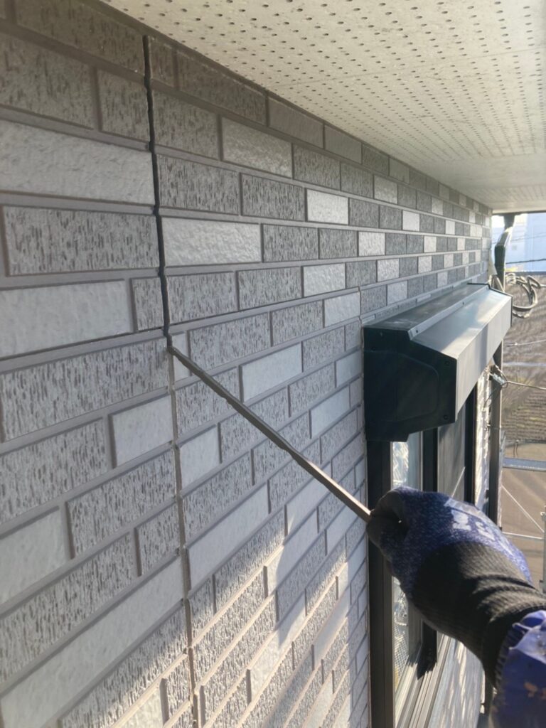 福岡県久留米市 F様邸【住宅塗装】作業工程：コーキング工事 写真2