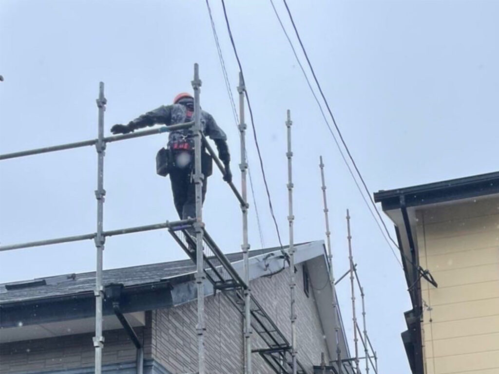 福岡県糟屋郡 N様邸【住宅塗装】作業工程：足場組立 写真2