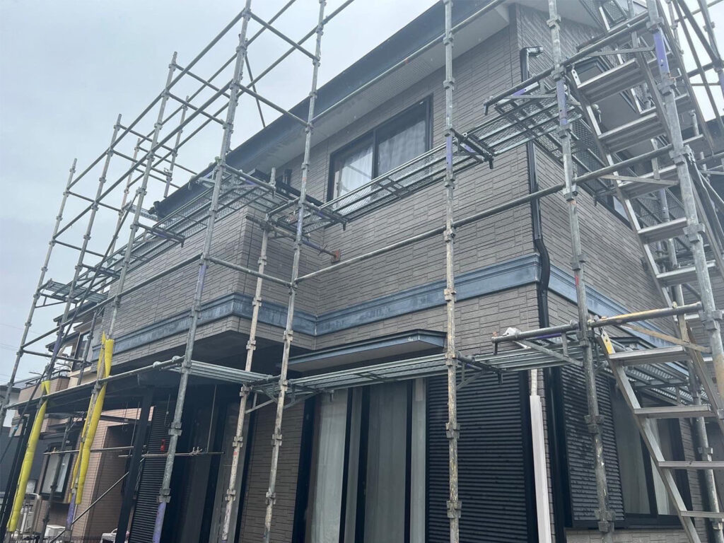 福岡県糟屋郡 N様邸【住宅塗装】作業工程：足場組立 写真3