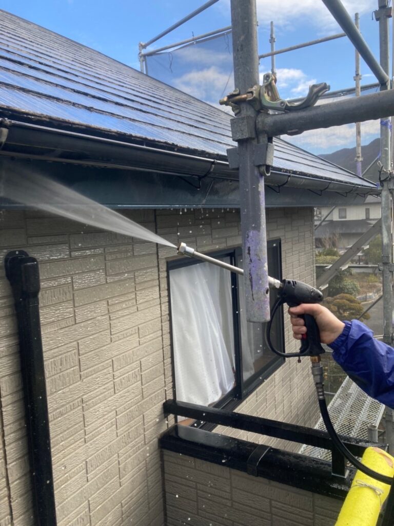 福岡県糟屋郡 N様邸【住宅塗装】作業工程：高圧洗浄 写真2