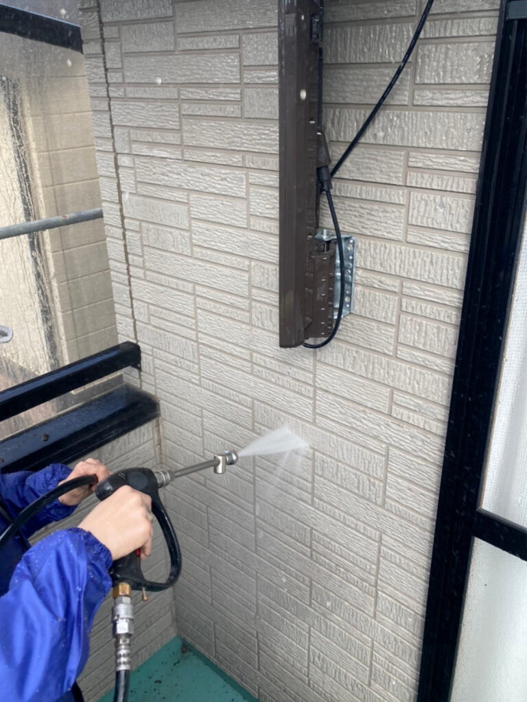 福岡県糟屋郡 N様邸【住宅塗装】作業工程：高圧洗浄 写真3