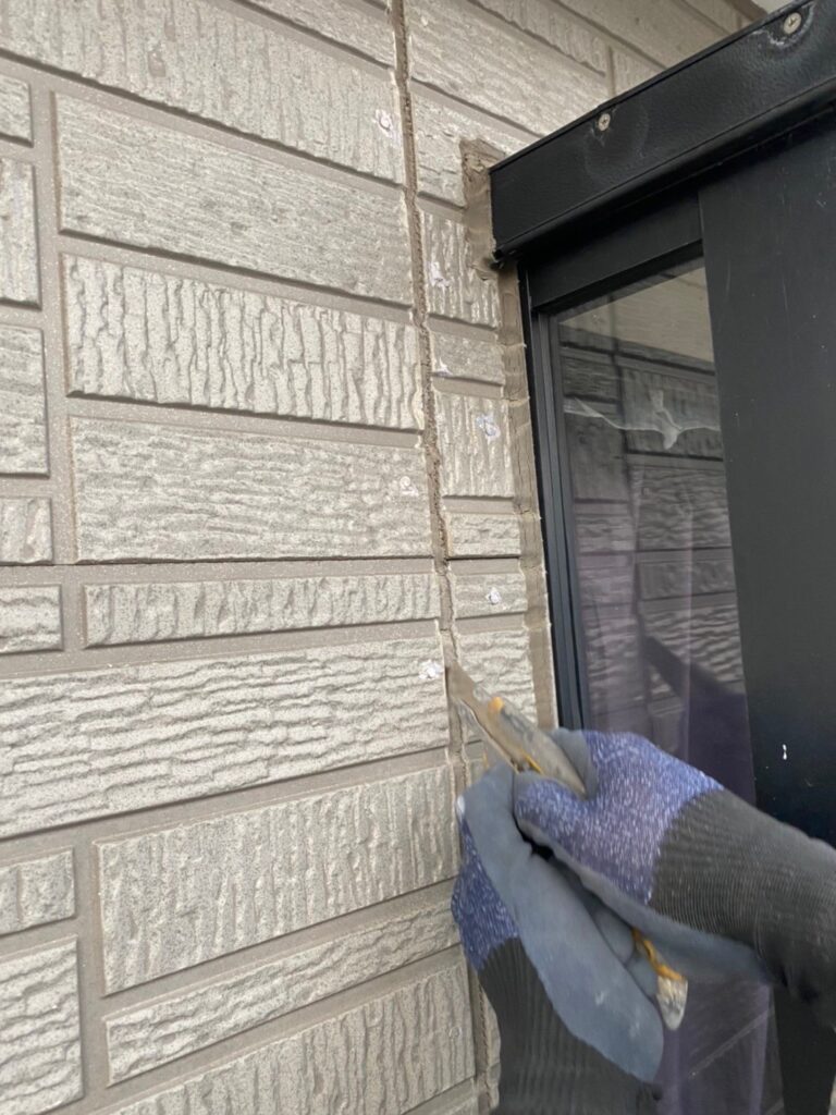 福岡県糟屋郡 N様邸【住宅塗装】作業工程：コーキング工事 写真1