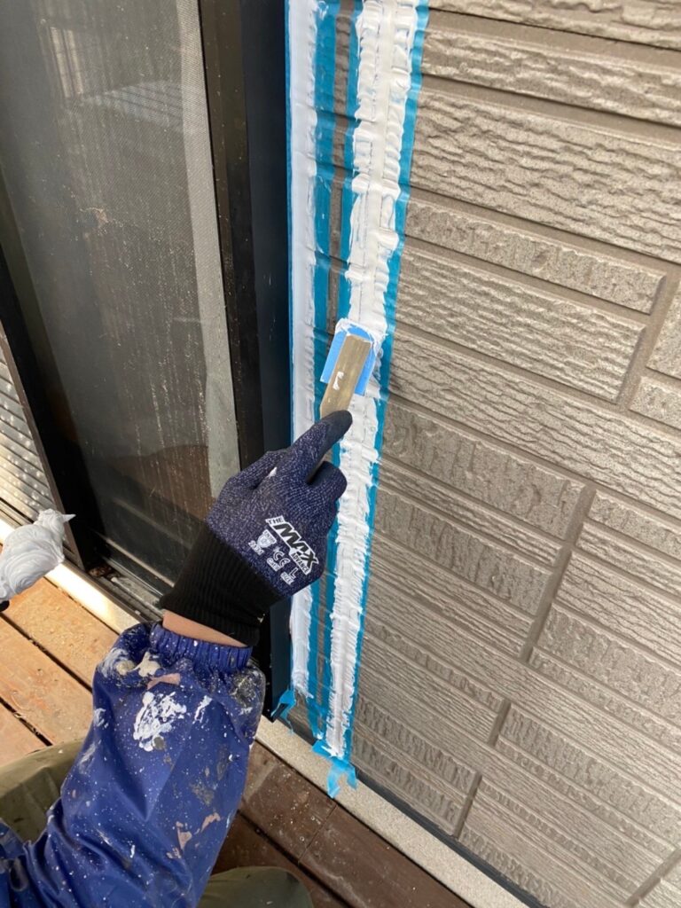 福岡県糟屋郡 N様邸【住宅塗装】作業工程：コーキング工事 写真11