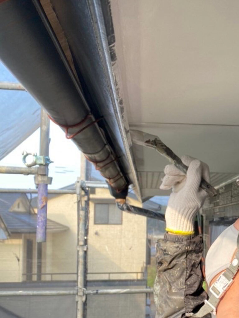 福岡県糟屋郡 N様邸【住宅塗装】作業工程：軒天塗装 写真2