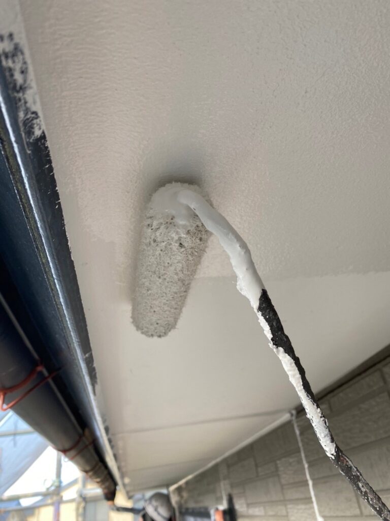 福岡県糟屋郡 N様邸【住宅塗装】作業工程：軒天塗装 写真3