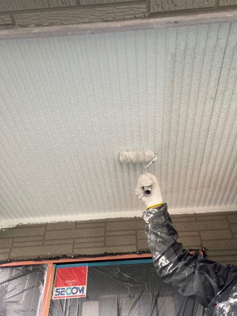 福岡県糟屋郡 N様邸【住宅塗装】作業工程：軒天塗装 写真5