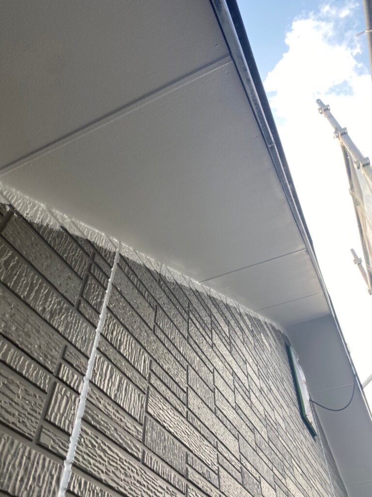 福岡県糟屋郡 N様邸【住宅塗装】作業工程：軒天塗装 写真6