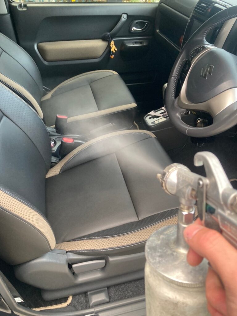 福岡県糟屋郡 N様邸【住宅塗装】作業工程：光触媒コーティング(車内) 写真2