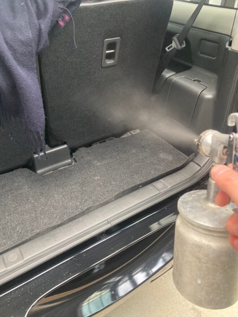 福岡県糟屋郡 N様邸【住宅塗装】作業工程：光触媒コーティング(車内) 写真3