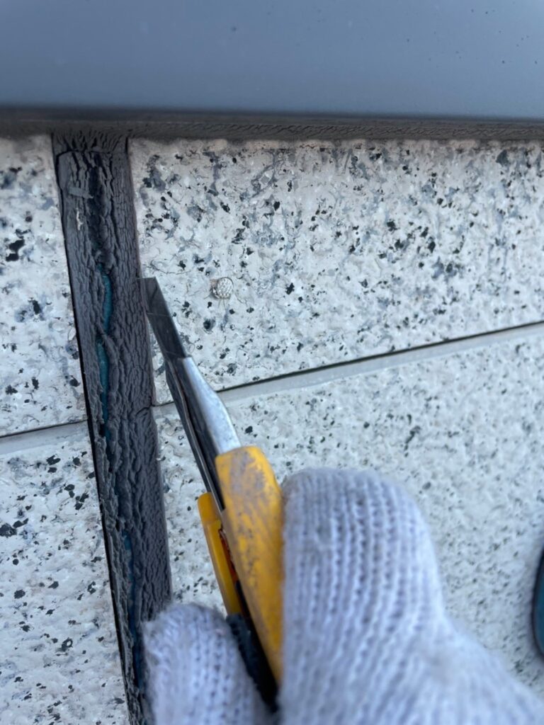 福岡県福岡市中央区 M様邸【住宅塗装】旧コーキング撤去 写真1