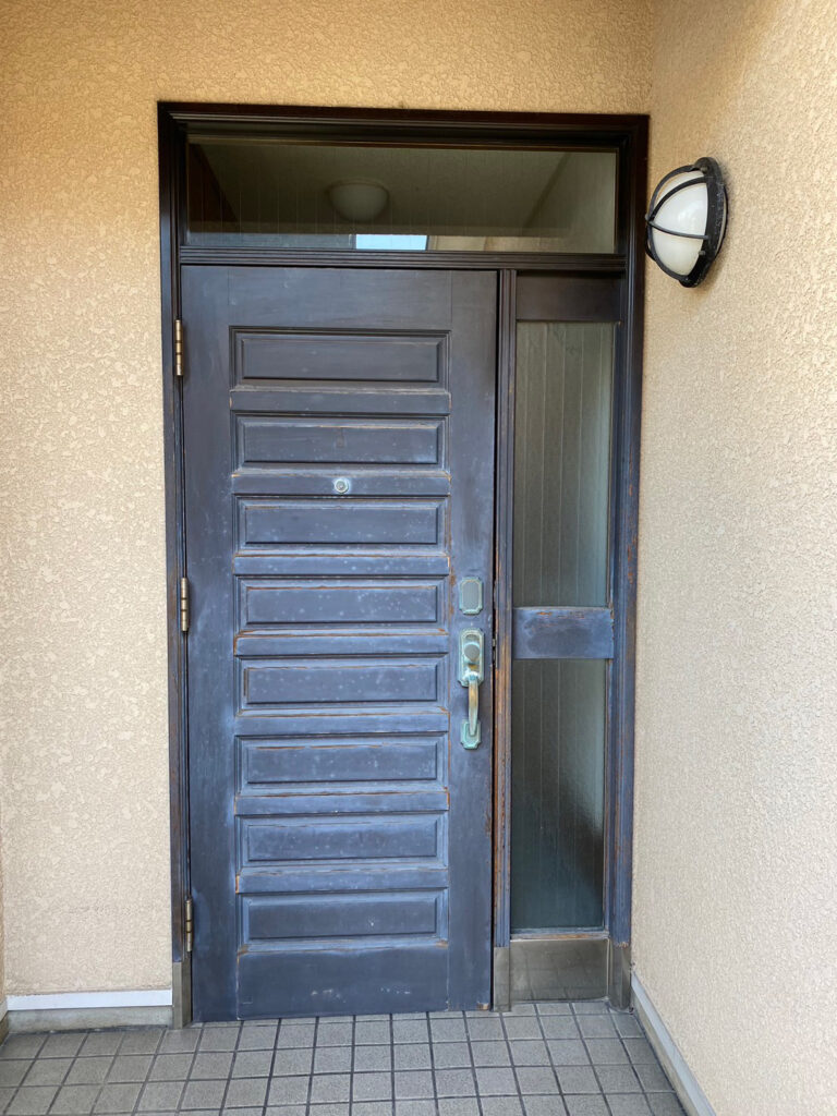 福岡県福岡市西区 M様邸【木製玄関ドア塗装】施工前状況 写真1