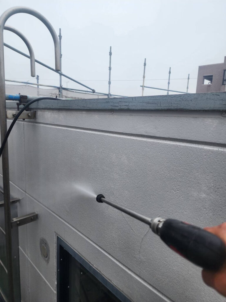 福岡県八女市 テナントビル【改修工事】高圧洗浄 写真2