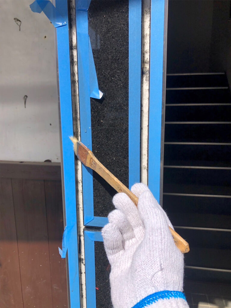 福岡県八女市 テナントビル【改修工事】コーキング工事 写真5