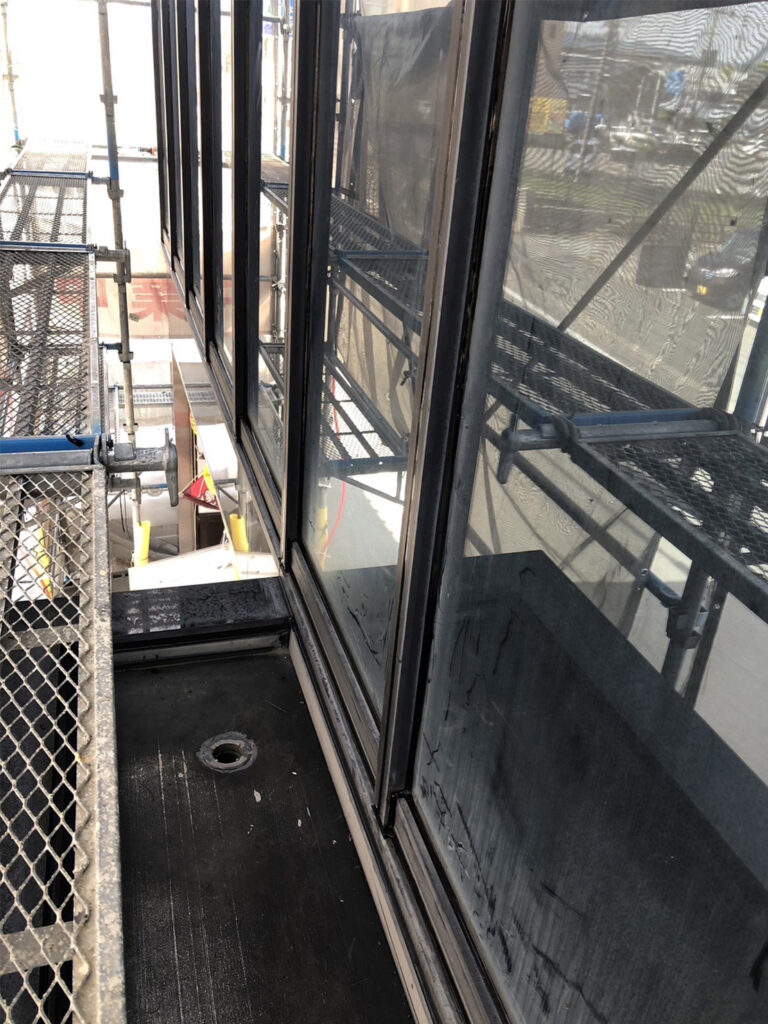 福岡県八女市 テナントビル【改修工事】コーキング工事 写真15