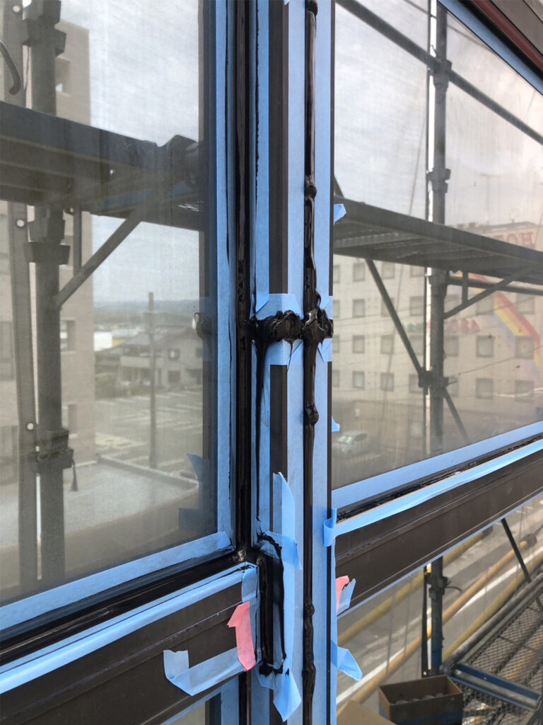 福岡県八女市 テナントビル【改修工事】コーキング工事 写真10