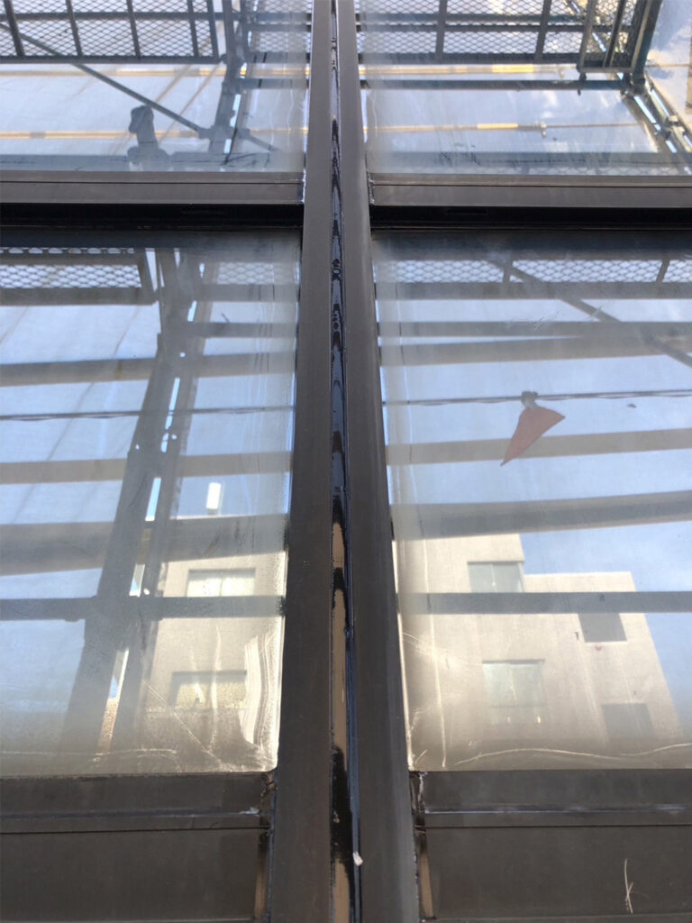 福岡県八女市 テナントビル【改修工事】コーキング工事 写真13