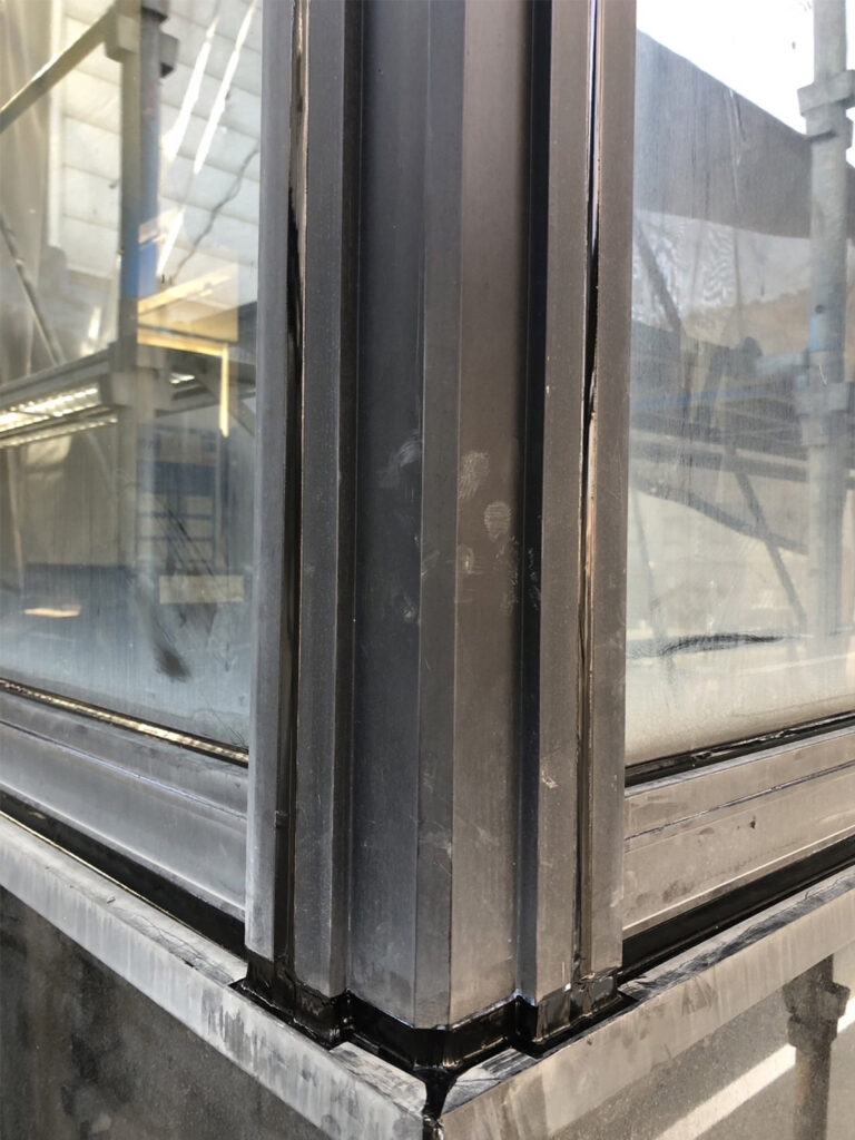 福岡県八女市 テナントビル【改修工事】コーキング工事 写真14