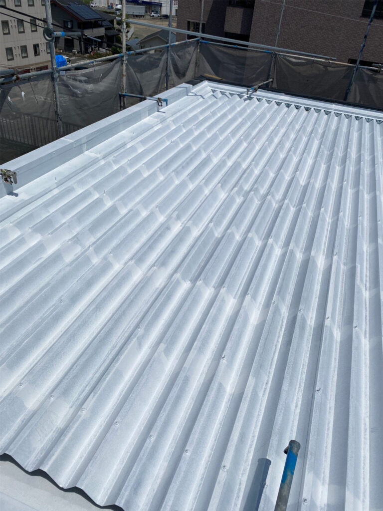福岡県八女市 テナントビル【改修工事】屋根塗装 写真6