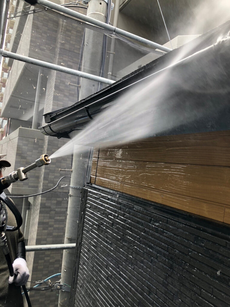 福岡県福岡市博多区 低層階テナントビル【塗装工事】高圧洗浄 写真3