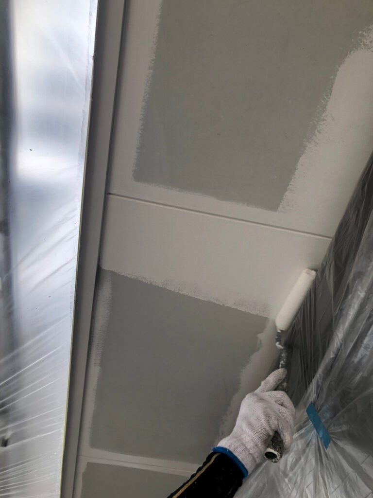 福岡県福岡市博多区 低層階テナントビル【塗装工事】軒天塗装 写真4