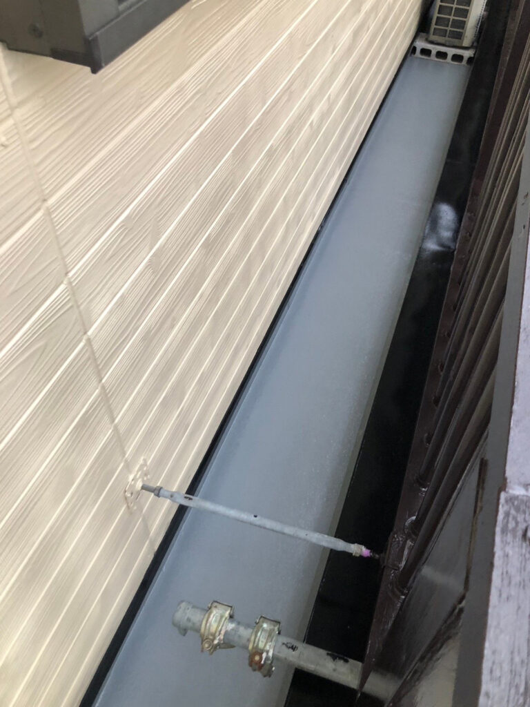 福岡県福岡市博多区 低層階テナントビル【塗装工事】ベランダ防水塗装 写真5